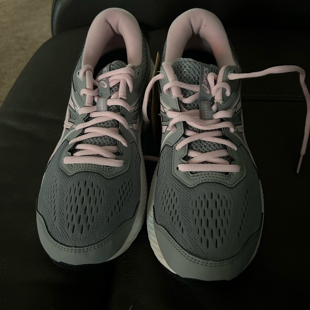 Brand new ASICS gel-contend 7